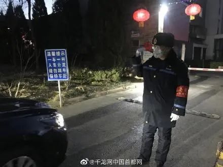 女子打车仅送包裹，的哥警觉报警，智勇双全保住六万巨款