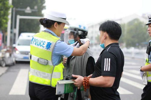 离奇转折，男子主动到警局求证，竟意外发现自己竟是网上逃犯