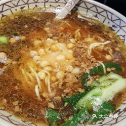 如何在家制作美味的杂酱面酱料与配料——轻松掌握传统风味