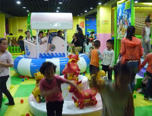 游乐园，孩子成长中的快乐与学习