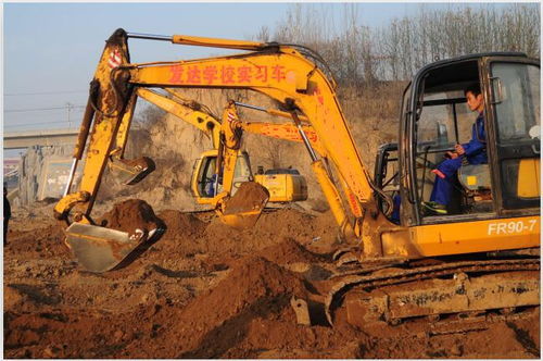 挖掘机学校培训全攻略：快速掌握技能，轻松高薪就业